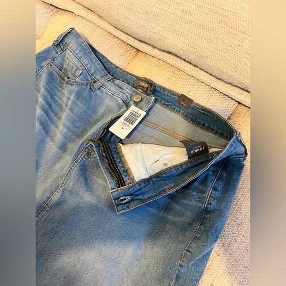 NWT Mid-length, Slit-Front Torrid Jean Skirt - Picture 3 of 4